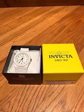 Invicta White Dial White Resin Band Unisex Quartz Watch $40 OBO